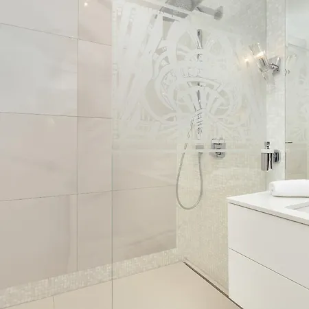 Spacious And Cozy Two Bedrooms By Rent Like شقة *
