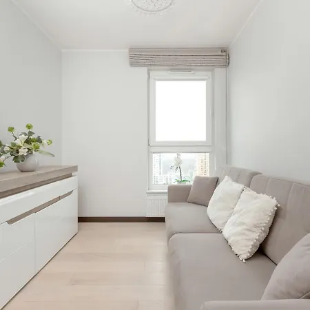 Spacious And Cozy Two Bedrooms By Rent Like *