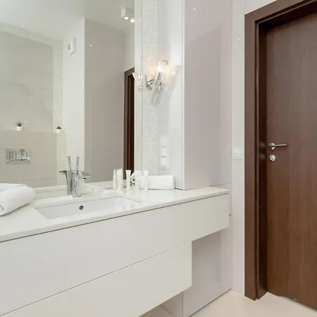 Spacious And Cozy Two Bedrooms By Rent Like *